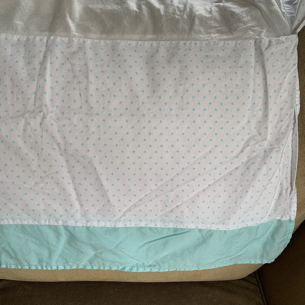🌻 Blue Dot Crib Skirt